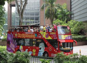 Туристический автобус в Сингапуре