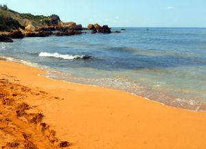 Всемирно известный оранжевый пляж Рамла Бэй