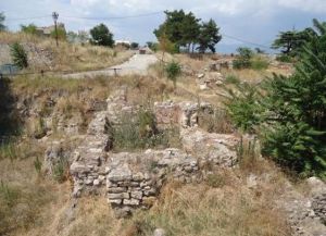 Остатки древних стен в крепости Скопье