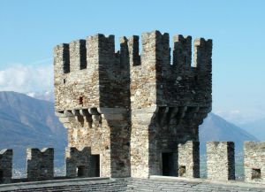 Замок Сассо-Корбаро башня