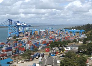 Порт в Момбасе - самый крупный во всей восточной Африке