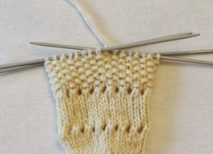 Вяжем носочки для новорожденных спицами для начинающих