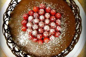 Как красиво украсить торт шоколадом 4