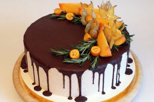как украсить торт шоколадом и фруктами 4