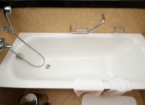 Как обновить чугунную ванну10