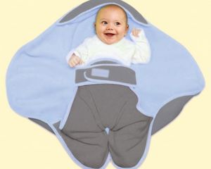 Как завернуть в одеяло ребенка 3