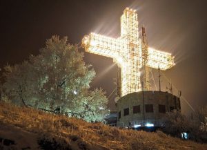 Крест ночью с подсветкой