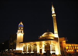 Подсветка башни и здания мечети Эфем Бей