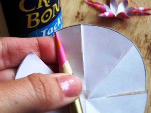 Как сделать бантик из бумаги10