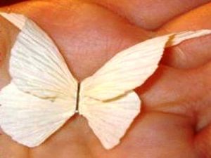 Бабочки из гофрированной бумаги7