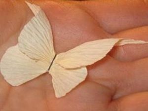 Бабочки из гофрированной бумаги8