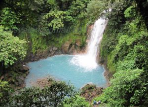 Водопад - одна из известнейших достопримечательностей Коста-Рики
