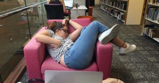 Почему ни в коем случае нельзя спать в библиотеке?