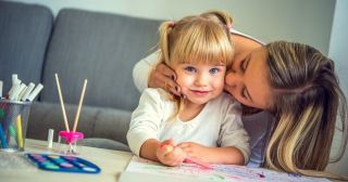 Как правильно хвалить своих детей: 10 правил