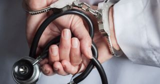 13 жутких примеров преступной халатности медиков