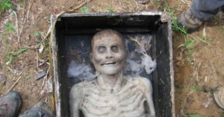 Почему мертвецы в Пензе превращаются в восковые фигуры, и что это сулит человечеству?