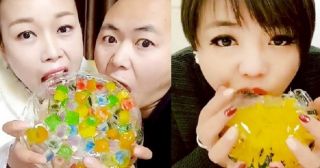 Фантазии китайских женщин нет предела: странный челлендж с поеданием цветного льда