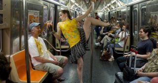Поездка с комфортом: 20 смешных фото о ситуациях в общественном транспорте