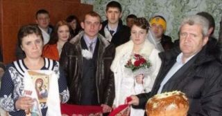 25 странных свадебных фото из серии «Ну вот, опять опозорились!»