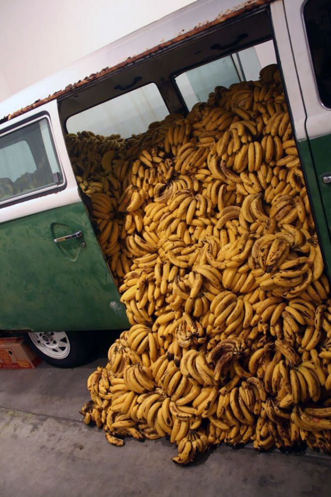 Бананы в микроавтобусе
