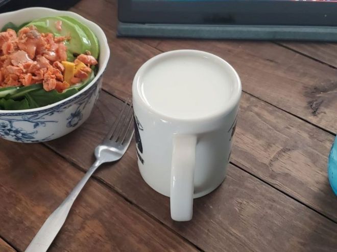 чашка с молоком