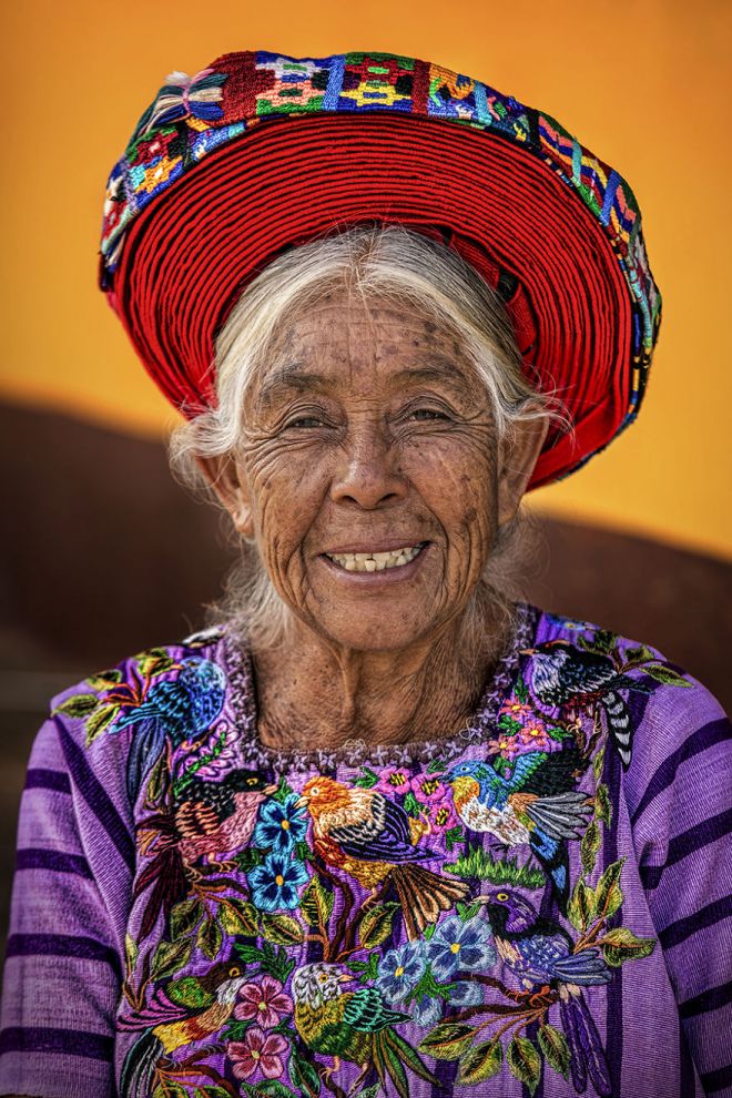 Бабушка в шляпе из Гватемалы