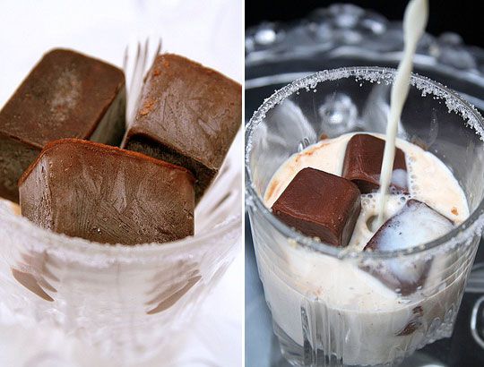 Ледяные кубики шоколада с ванильным молоком