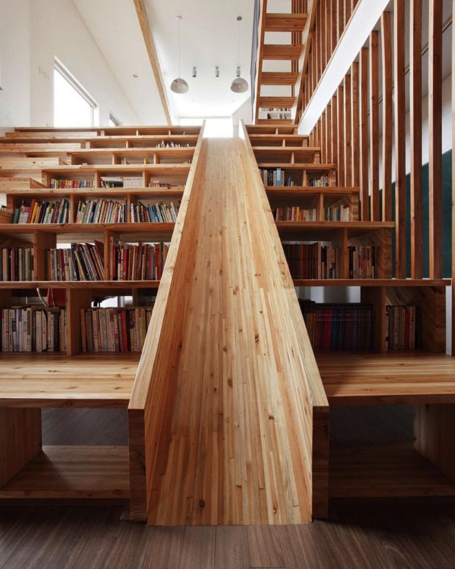 Лестница с книгами