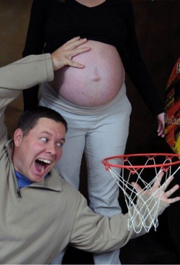 Живот беременной и баскетбольное кольцо