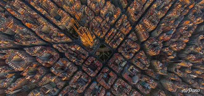 Барселона и Храм Святого Семейства в центре