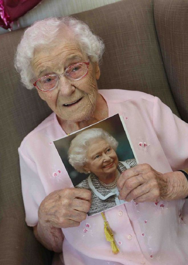 105-летняя именинница Ивена Смайлз