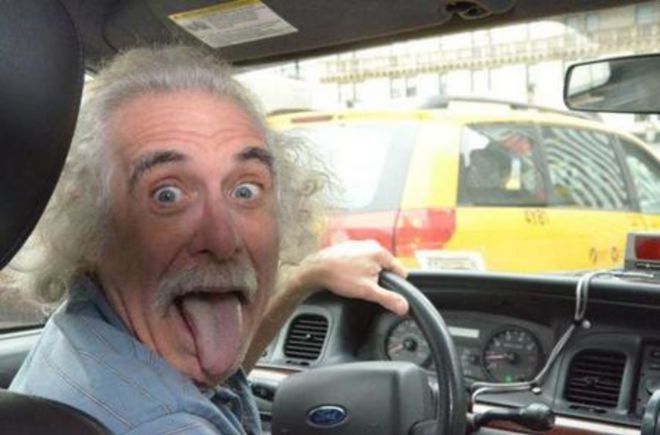 Альберт Эйнштейн за рулем такси