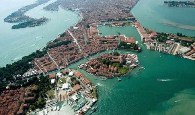 Венеция состоит из 118 островов
