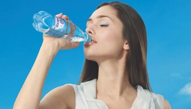 Выпивать 2,5 литра воды в день
