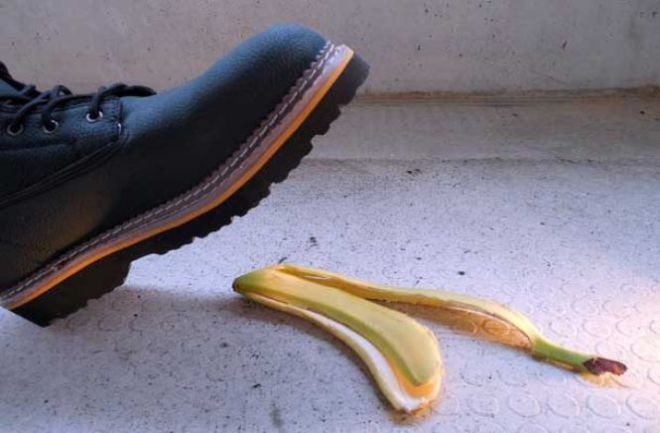 Ботинок и банановая кожура