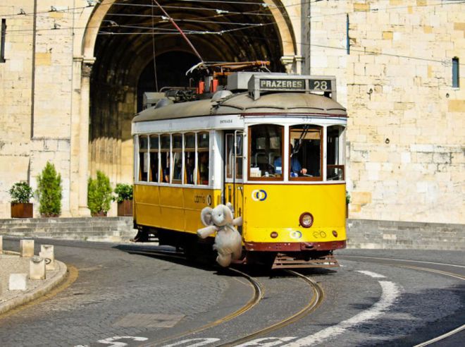 на трамвайчике в Лиссабоне