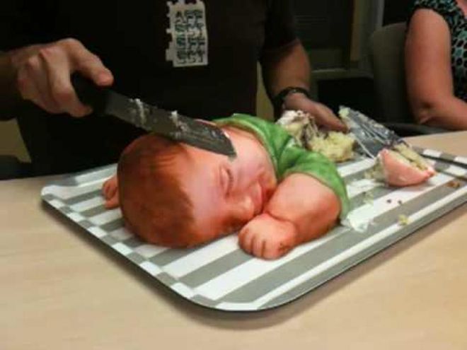 Младенца разрезают