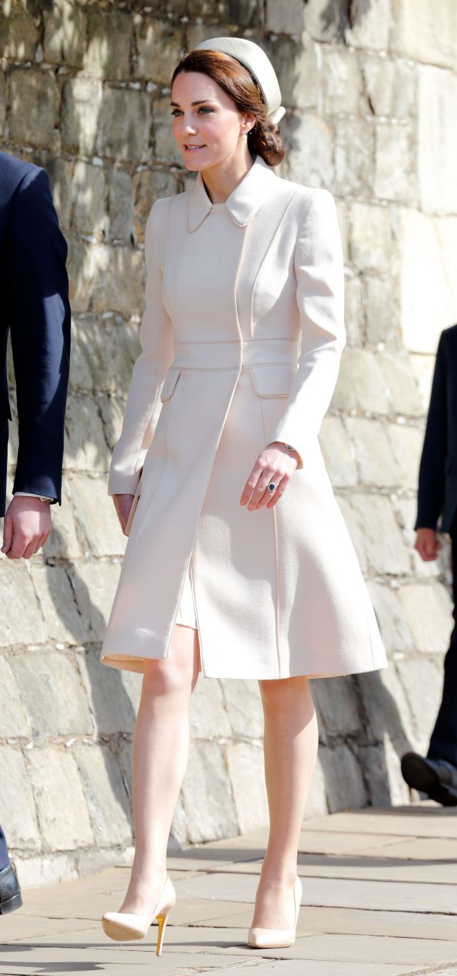 Кейт Миддлтон в белом пальто