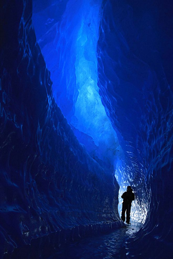 Голубой туннель в Антарктике