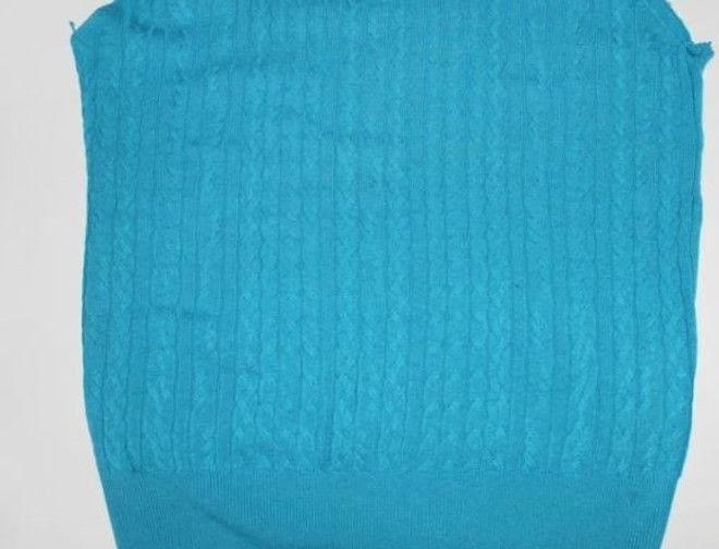 Голубой свитер