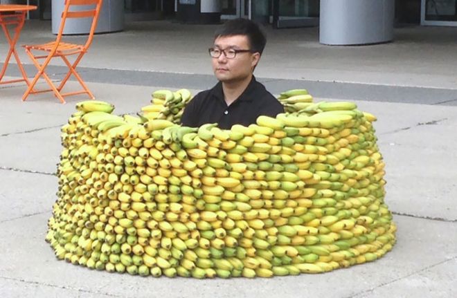 Мужчина и бананы