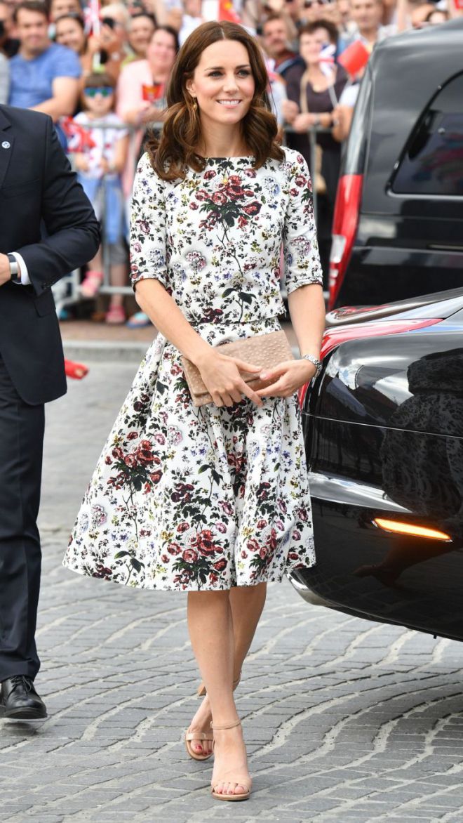 Кейт в цветочном платье