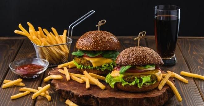Нездоровая пища резко повышает уровень инсулина