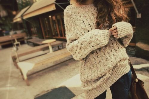 Одеваться в любимый свитер-оверсайз, даже растянутый