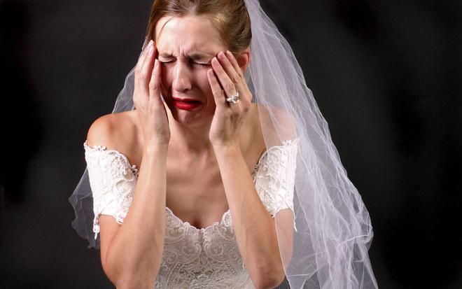 Будущему мужу нельзя видеть платье своей возлюбленной до свадьбы