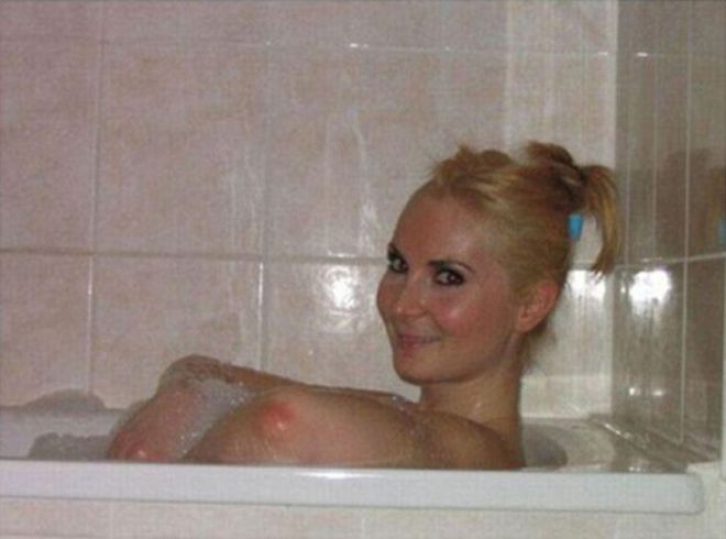 Блондинка в ванне