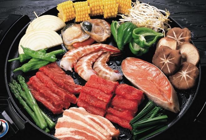 Сырое мясо, рыба и морепродукты