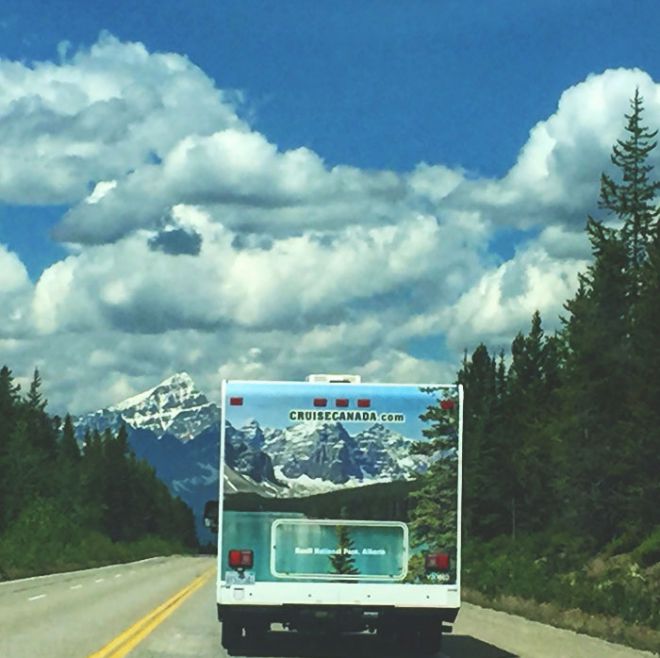 Фургон с облаками