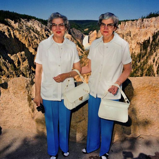 Сестры на фоне каньона