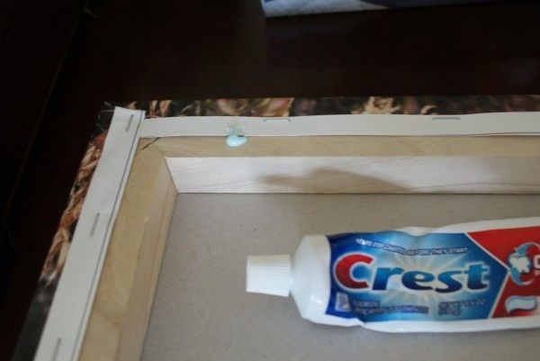 Зубная паста и картина